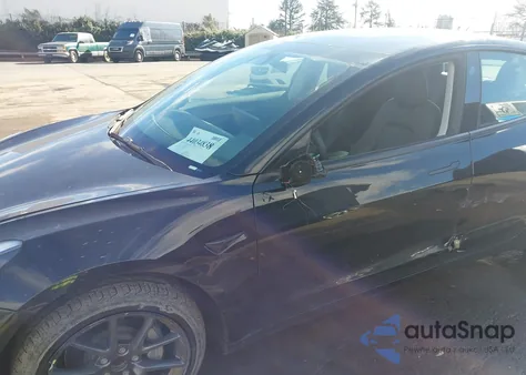 2022 Tesla Model 3 Rear-Wheel Drive z USA, uszkodzony, nr VIN 5YJ3E1EA7NF353317